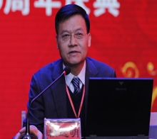 中國科學(xué)院院士、西北生態(tài)環(huán)境資源研究院常務(wù)副院長、我國著名寒區(qū)土木工程專家、博士生導(dǎo)師賴遠(yuǎn)明教授就“寒區(qū)道路熱學(xué)特性分析方法和凍害防治技術(shù)”?與嘉賓、校友和師生分享了自己獨特的見解