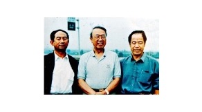 楊金泉、劉俊謙與聯(lián)合國(guó)副秘書(shū)長(zhǎng)的合影